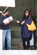 Shilpa Shetty discharged with her baby on 25th May 2012 (23).JPG